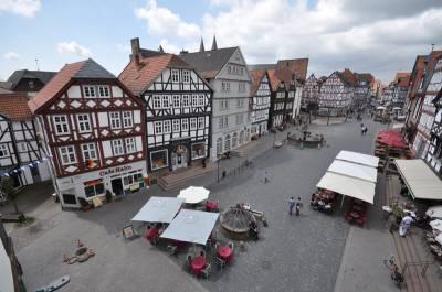 Aus- und Umbau des historischen Marktplatzes mit Veranstaltungsbhne