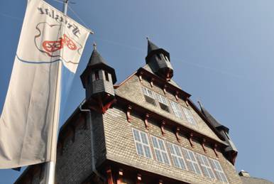 Die mit vielen Spenden realisierte historische Rekonstruktion der Rathaustrme...