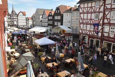 Fritzlar, die Kultur- und Einkaufsstadt, lockt mit zahlreichen Aktionen immer wieder auch Gste ber die Stadtgrenzen hinaus zum bummeln und einkaufen an...